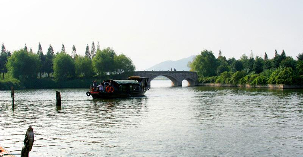 包含景点 鉴湖 绍兴古城夜游环城河游船 柯岩风景区 鲁镇 去哪儿价