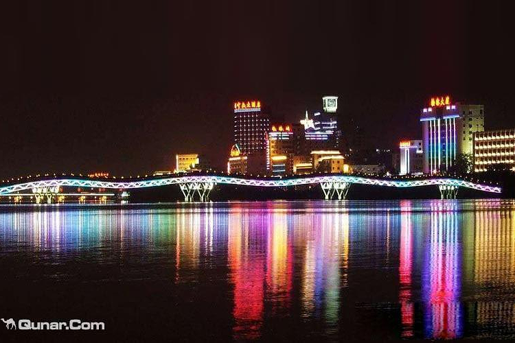 凤凰之星号夜游三亚湾旅游