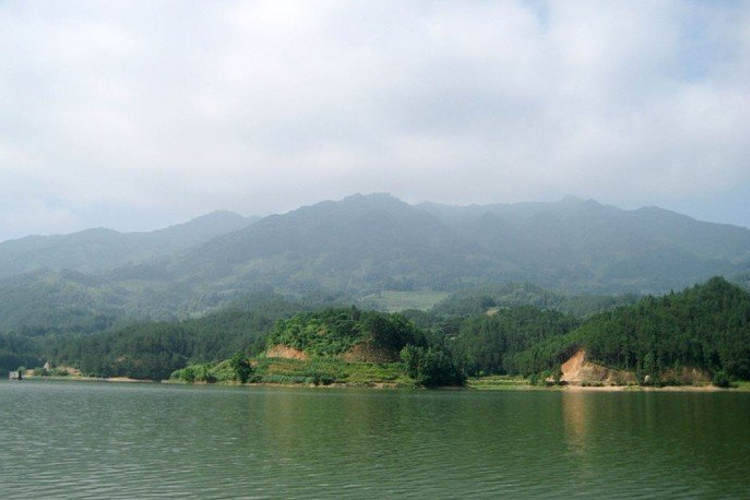 红寺湖旅游