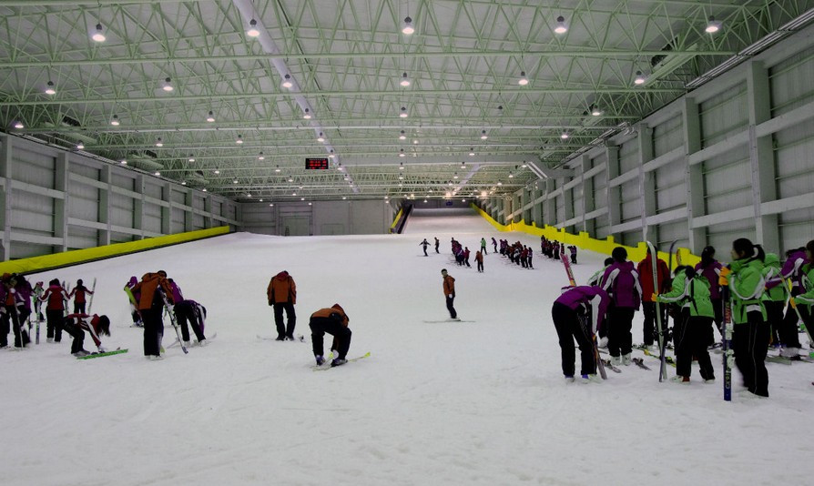 (约1小时30分钟 共4图 瑞翔体育·赤马湖室内滑雪场座落于长沙浏阳