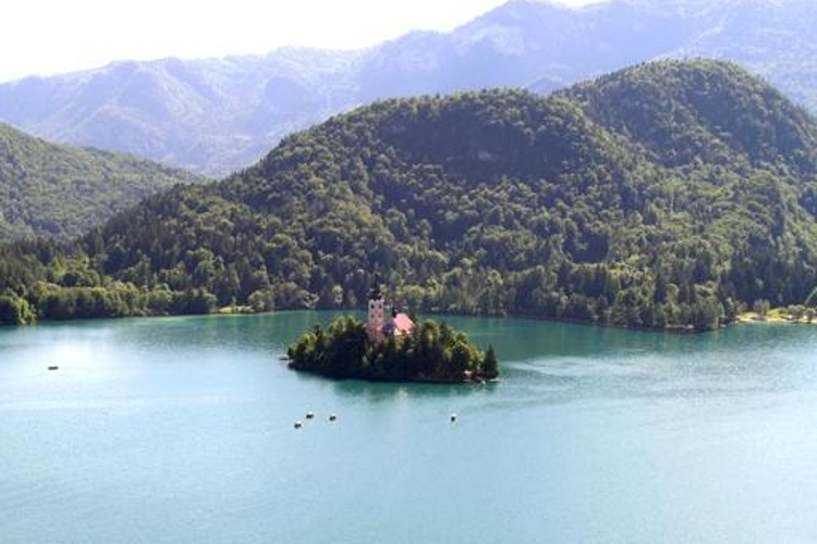 布莱德湖旅游