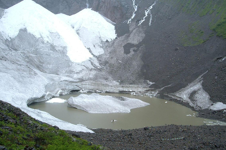 高山冰碛湖旅游