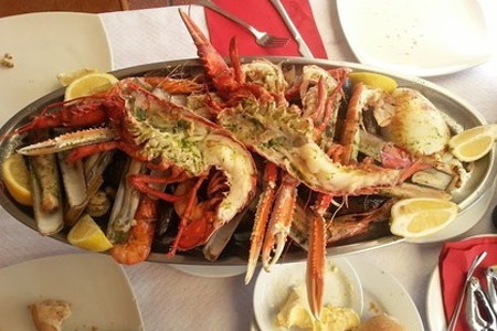 在西班牙巴塞罗那长大,2代华裔,巴塞罗那salle