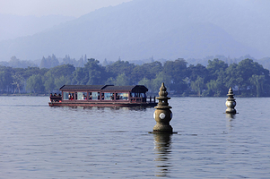 杭州西湖+雷峰塔+苏堤春晓+灵隐飞来峰景区+灵隐寺一日游【专业导游讲解|上门接送|纯玩】