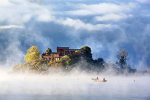 云南丽江泸沽湖官地花海码头游船【夏看水性杨花日落晚霞/冬看晨雾日出戏海鸥】