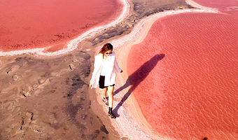 银川腾格里沙漠龙眼翡翠湖+乌兰湖+腾格里沙漠天鹅湖一日游【五湖穿越/地球之心/赠送无人机航拍/五湖包车拼车】
