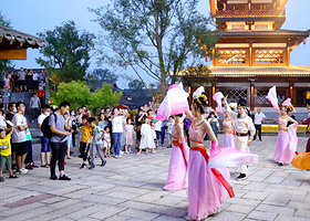 【酒店套餐】沔阳小镇童话屋亲子主题酒店+双人沔阳小镇门票+早餐