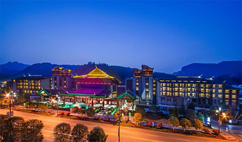 【酒店套餐】张家界纳百利度假酒店+森林公园门票2张/可选玻璃桥/天门山/魅力湘西/千古情/黄龙洞门票2张