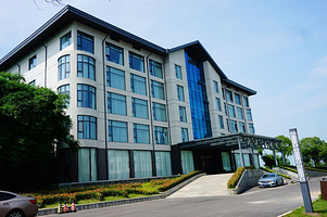 【酒店套餐】武汉梁子湖龙湾半岛度假酒店1晚（多种房型可选）+2张龙湾沙滩浴场大门票+2早+多种套餐可选