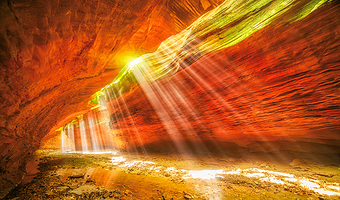 延安甘泉大峡谷一日游【延安当地旅行社+专线导游带队+市区酒店上门接送】