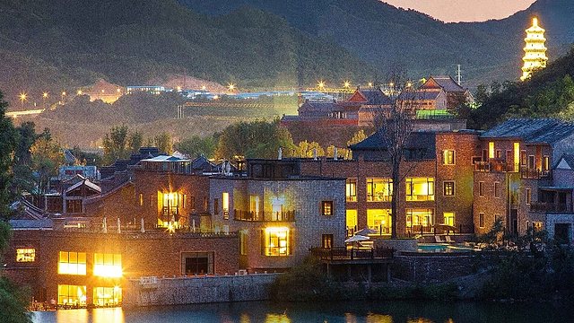 【酒景套餐】古北水镇望京楼酒店1晚 2张水镇门票 2张温泉票 2份早餐