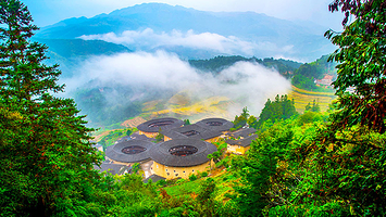 泉州云水谣古镇+田螺坑土楼群一日游【2-6人团+双景区+市区酒店接送+高速】