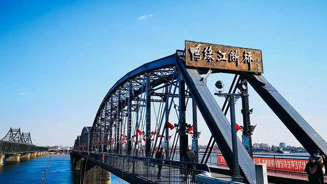 丹东鸭绿江大桥简笔画图片