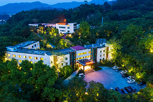 【秋冬温泉套餐】新兴翔顺龙山酒店1晚+双早+双人无限次温泉+象窝生态园门票