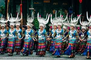 黔东南西江千户苗寨一日游【8人小团|可观夜景|精品纯玩无购物|司导攻略|市区免费接送】