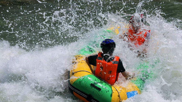 酒店/虹桥国际酒店1 朝天吼漂流 早餐(自驾或一日游可选),一日游门票