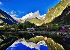 迪庆雨崩村+雨崩景区-神瀑+冰湖+梅里雪山观景台五日游【徒步雨崩神瀑冰湖五日游雨崩5日游团日照金山梅里雪山】
