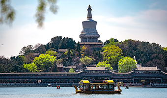 北海公园+永安寺白塔+游船深度游【京状元品牌导游团队讲解 佩戴无线耳麦 多场次可选】