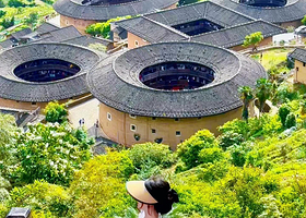 田螺坑景区+田螺坑土楼群+福建土楼王景区一日游【1-8人小团可选丨+可进村了解居民聚族而居生活】