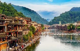 凤凰古城+芙蓉镇+墨戎苗寨二日游【打卡两大网红景点 惠享游湘西】