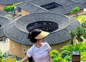 厦门田螺坑土楼群+云水谣古镇+和贵楼一日游【8人小团可选丨独立成团包车游+进村参观融入大山里居民本地生活】