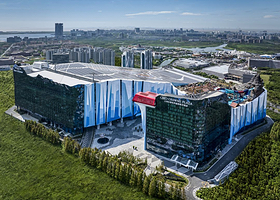 【官方娱滑雪特惠】上海冰雪世界皇冠假日酒店2天1晚+双人早餐+交通银行耀雪冰雪世界2日不限次娱雪票/单次滑雪票