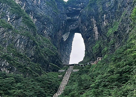 天门山国家森林公园+袁家界景区+金鞭溪峡谷+百龙天梯+天子山风景区四日游【2-16人精品小团 纯玩】