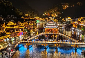 百龙天梯+天门山国家森林公园+张家界大峡谷景区(玻璃桥)+凤凰古城五日游【2-16人小团 真纯玩】