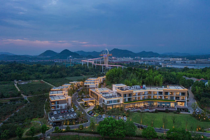 【乐园旁官方酒店】安吉开元嘉乐比度假酒店/奇幻嘉乐比主题酒店1晚+安吉奇幻嘉乐比景区2日多次票，享小山汤泉