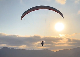 台州临海安基山滑翔基地一日游【滑翔伞体验/赠送摄影/专业教练】