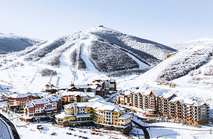 【五钻小镇C位】太舞滑雪小镇太舞酒店1-2晚+双人太舞全区域滑雪票+免费高铁站接驳服务，部分含双人温泉