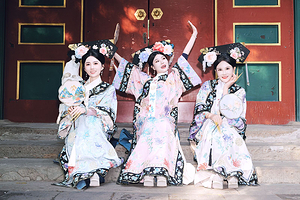 故宫博物院+人工讲解3小时+【古风妆造·清宫汉服·着锦绣华服·深度游故宫*秀才说精讲】