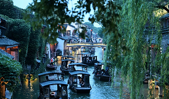 乌镇+东栅+西栅夜游+南浔古镇+西栅+西塘风景区一日游【夜游水乡古镇-纯玩团-市区上门接】