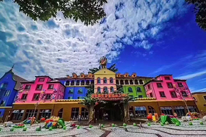 【酒店套餐】顶秀精灵堡1晚+欢乐岛水世界+中/西正餐2选1+室外城堡+旋转木马+精灵乐园+解谜故事+早餐，