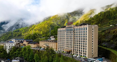 【酒店套餐】神农山庄酒店住宿1晚+2早+2张神农架国际滑雪门票（木鱼镇至雪场接驳车）+2张双泉寨温泉门票可选