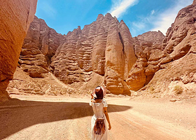 黄河石林国家地质公园一日游【可选永泰古城 | 神奇22道弯 | 坐在羊皮筏子上吹吹黄河的风】