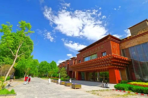 南宫养生酒店1晚+2大1小不限次南宫民族温泉养生园+早餐，可加购五洲植物乐园+儿童玩乐畅玩