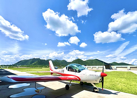 北京密云穆家峪机场固定翼飞行体验【专业教练一带一体验+提供飞行制服+赠送4K360全景录像视频】