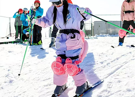 宜昌百里荒滑雪场一日游【含门票+基础雪具+滑雪帽+手套+保险】