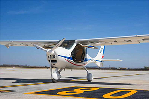 青岛即墨固定翼飞行体验【专业教练一带一体验+赠送运动相机录像】