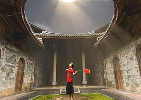 福建土楼(永定)景区+云水谣古镇+泉州洛伽寺+蟳埔村二日游【8人小团|打卡世遗经典|土楼登楼|酒店可选】