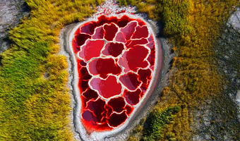 银川腾格里沙漠五湖穿越乌兰湖+翡翠湖全新升级六湖一日游【赠越野冲沙✦防沙头巾+无人机航拍✦六湖门票✦滑沙项目】