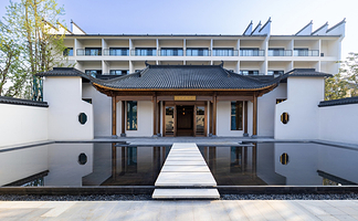 【酒店套餐】婺女洲度假区内酒店：无梦湖畔度假酒店+2人门票+《遇见·婺源》演出票+早餐等套餐