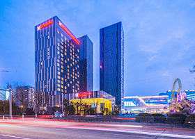 【酒店套餐】宁波罗蒙希尔顿花园酒店1晚+双人罗蒙环球乐园+双早