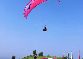 洛阳洛阳万安山滑翔伞飞行营地一日游【滑翔伞体验/全程摄影/专业教练/极限运动】