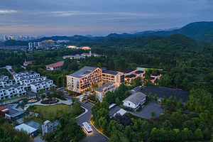 【五钻爆款】安吉美程度假酒店1晚+可选江南天池滑雪场/安吉奇幻嘉乐比景区套餐，享迷你吧+欢迎水果+室内儿童乐园