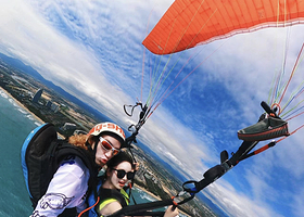 三亚海棠湾心情滑翔伞基地一日游【海棠湾海景滑翔伞/特技飞行/往返游艇观光】