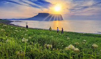 济州岛咸德海水浴场+牛岛+城山日出峰+涉地可支+月汀里海边一日游【KT猫羊驼，多条线路玩法，人气网红景点打卡】
