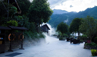 【酒店套餐】贺州西溪森林温泉度假村+房间阳台自带私家温泉泡池+2大2小早餐+无限次露天温泉+游泳池+水上乐园