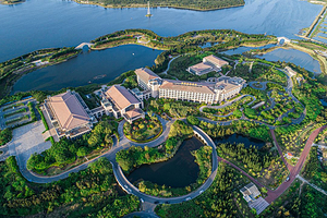 【酒店套餐】平潭麒麟荣誉国际酒店豪华房1晚（含自助双早）+平潭蓝眼泪（星球唤想）景区门票2张